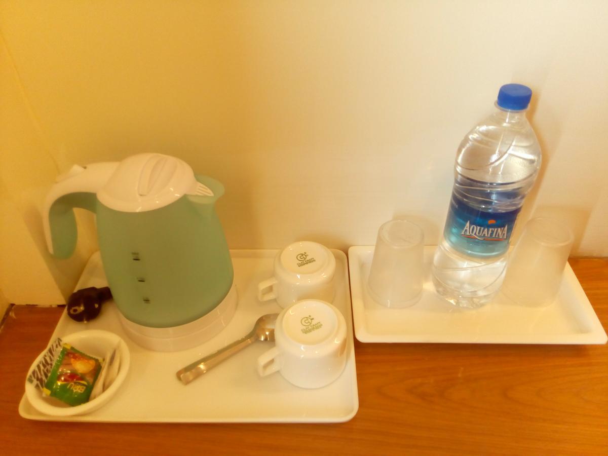 Red Carpet Hotels Noida Room photo