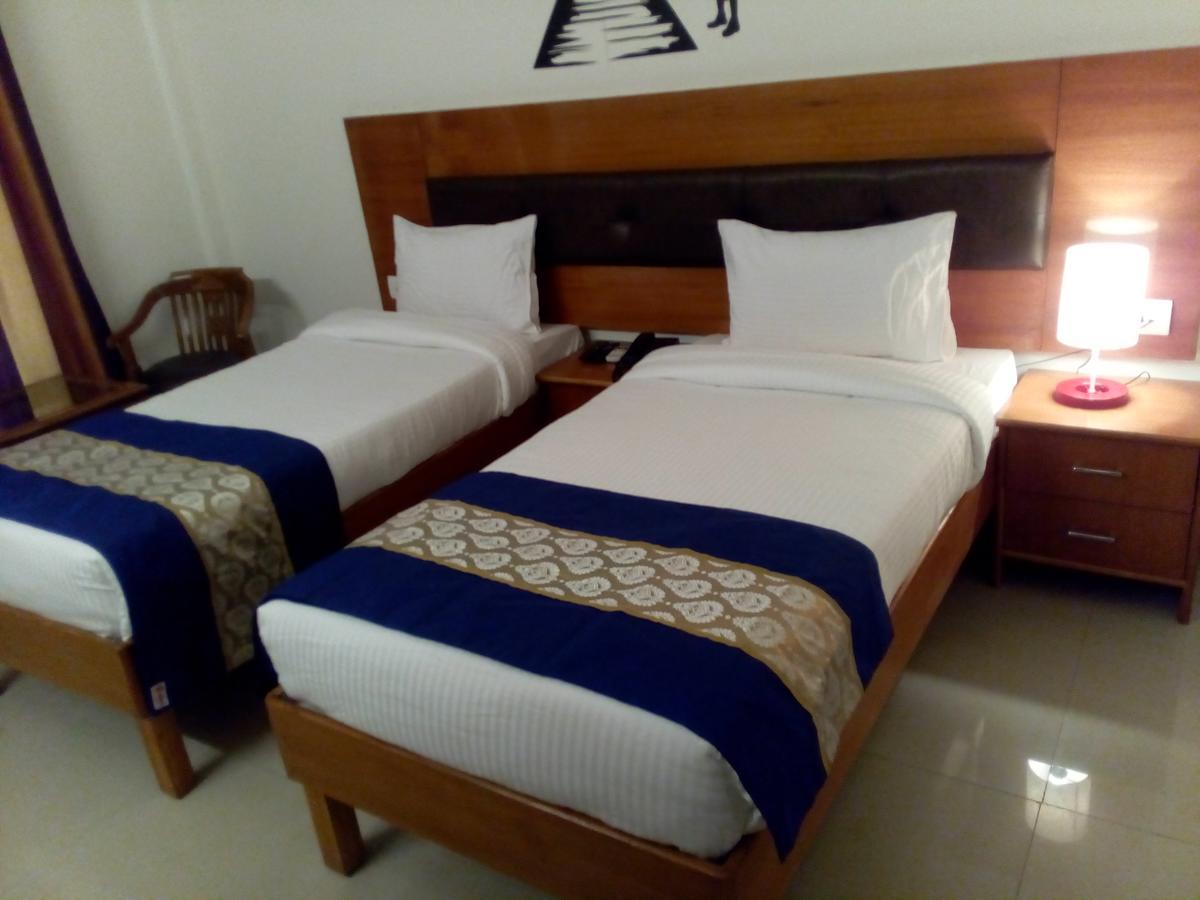 Red Carpet Hotels Noida Exterior photo