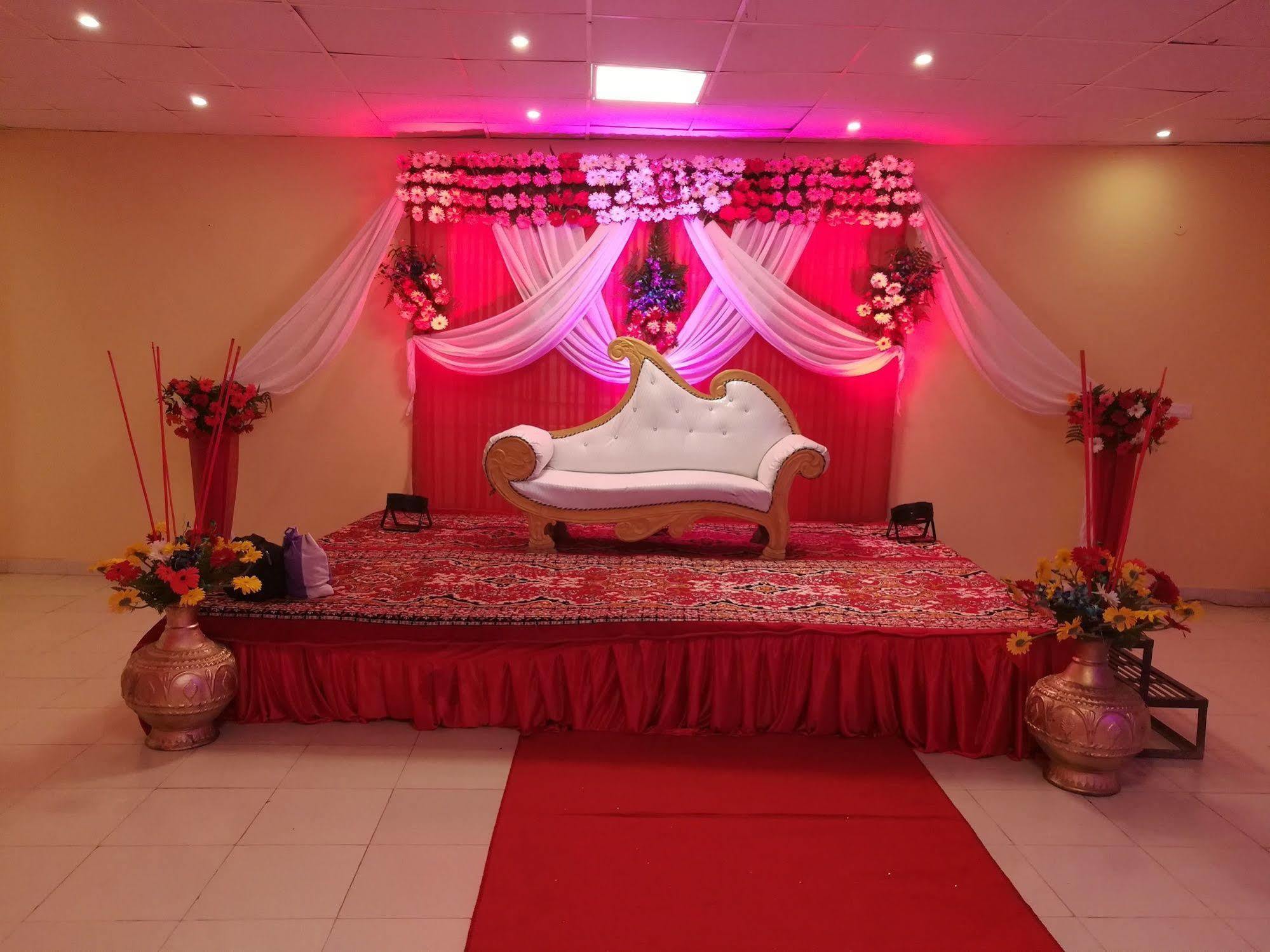 Red Carpet Hotels Noida Exterior photo